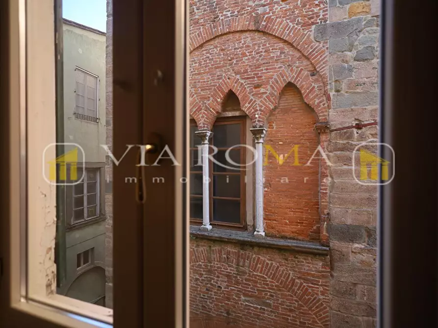Immagine 16 di Appartamento in vendita  a Lucca