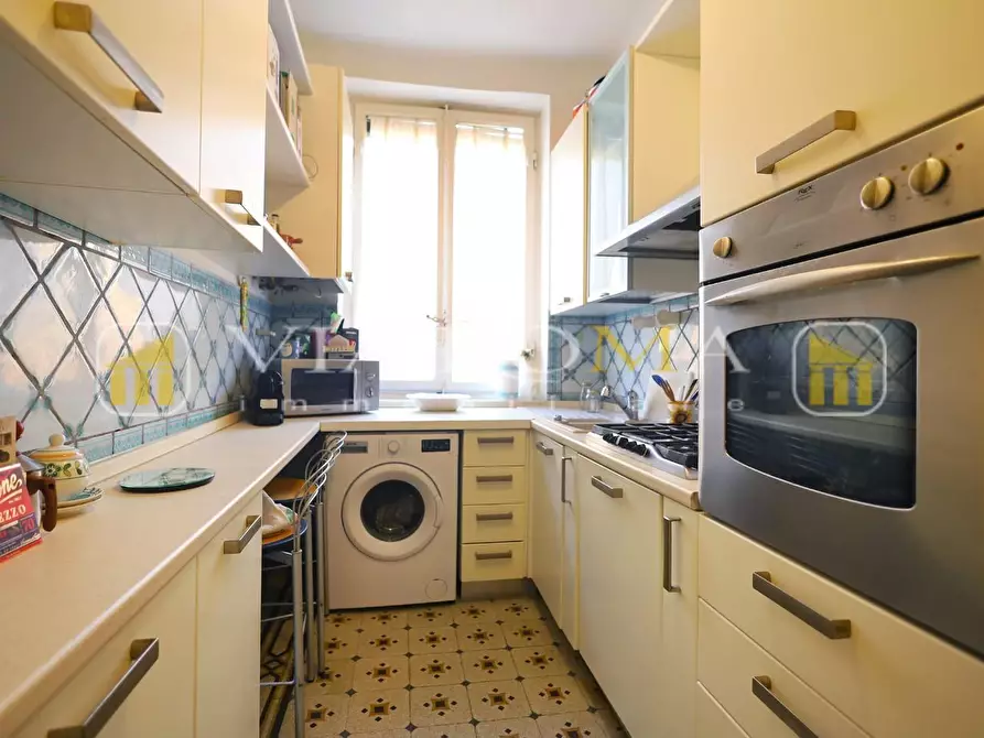 Immagine 11 di Appartamento in vendita  a Lucca