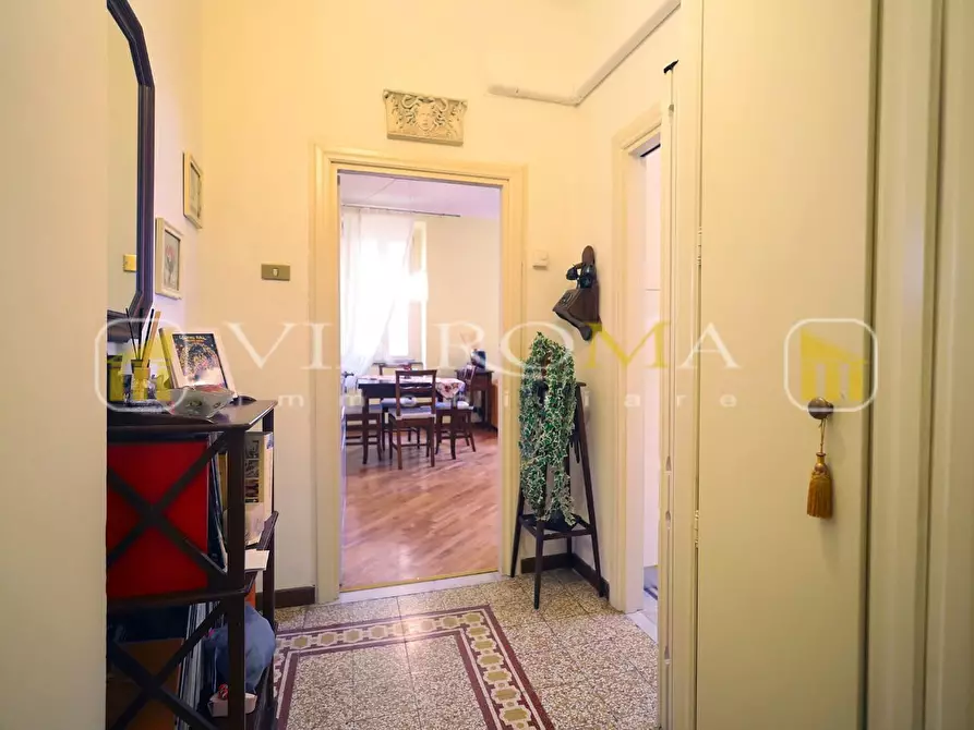 Immagine 9 di Appartamento in vendita  a Lucca