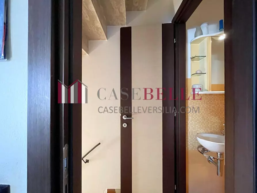 Immagine 13 di Villetta a schiera in vendita  a Camaiore