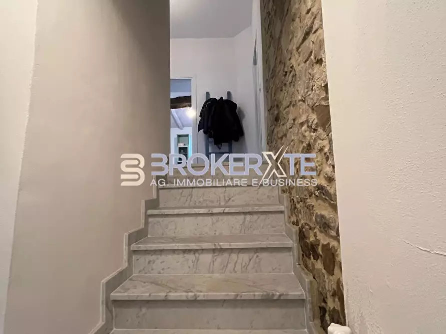 Immagine 17 di Appartamento in vendita  a Ortonovo