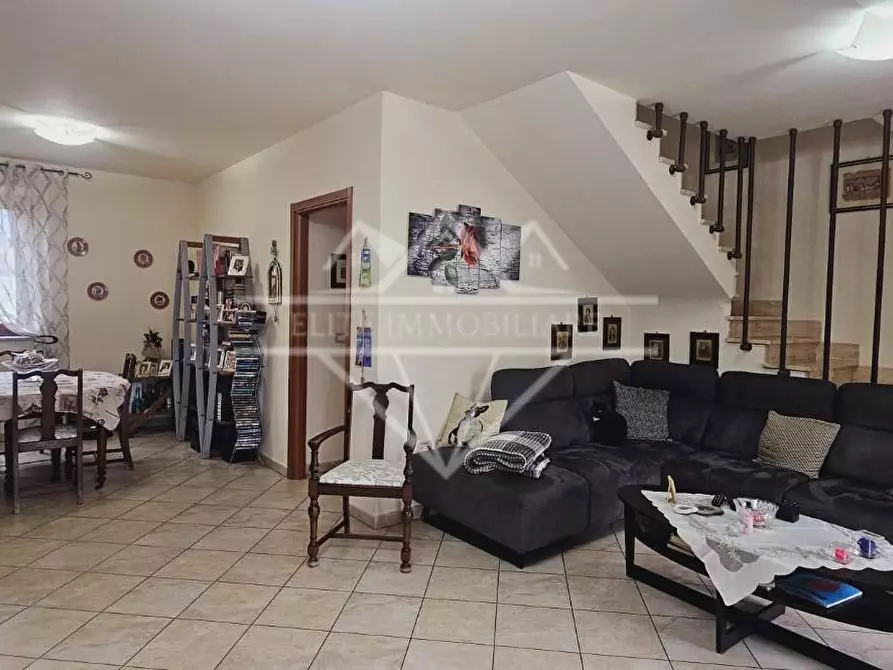 casa indipendente in vendita a Carrara in zona Avenza