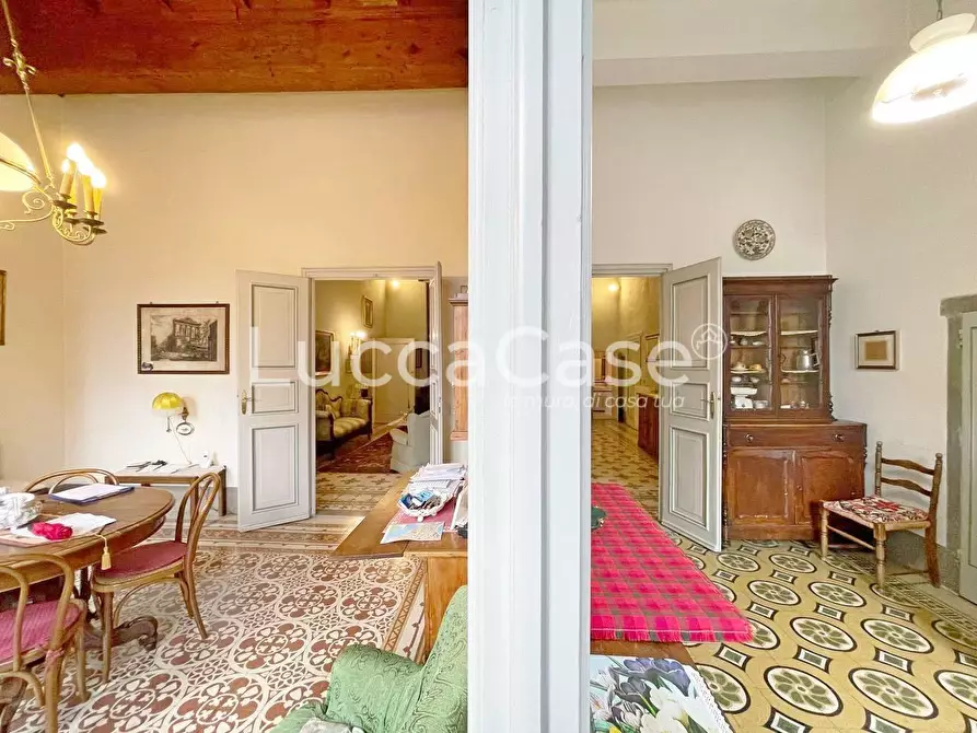 Immagine 7 di Appartamento in vendita  a Lucca