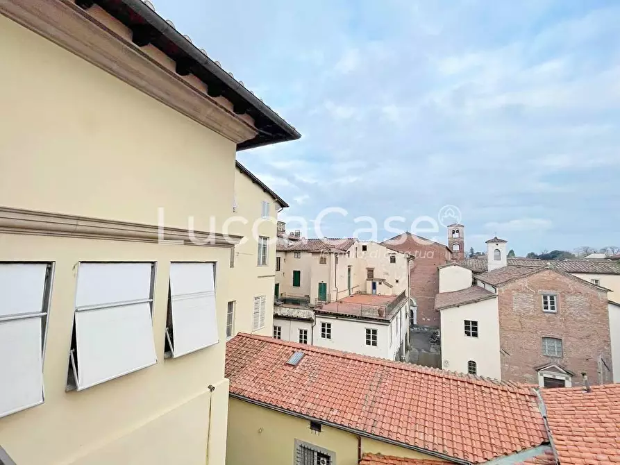 Immagine 9 di Appartamento in vendita  a Lucca