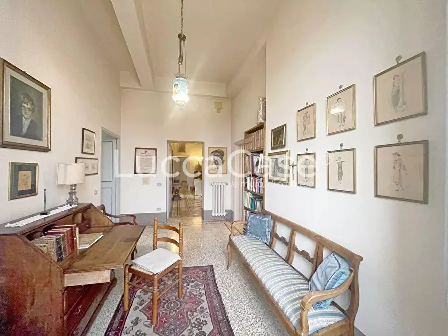 Immagine 32 di Appartamento in vendita  a Lucca