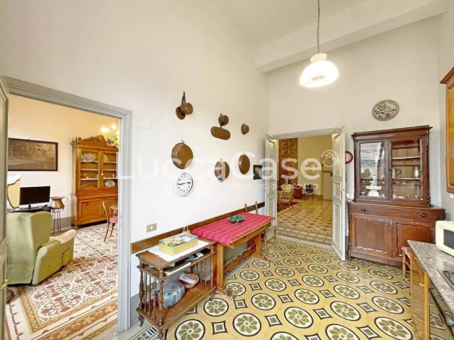 Immagine 6 di Appartamento in vendita  a Lucca