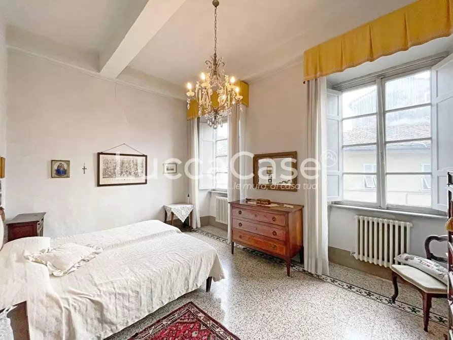 Immagine 30 di Appartamento in vendita  a Lucca