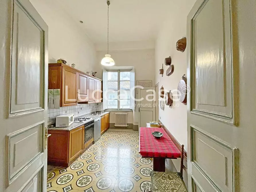 Immagine 5 di Appartamento in vendita  a Lucca