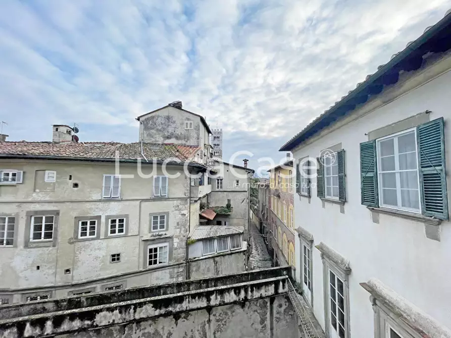 Immagine 23 di Appartamento in vendita  a Lucca