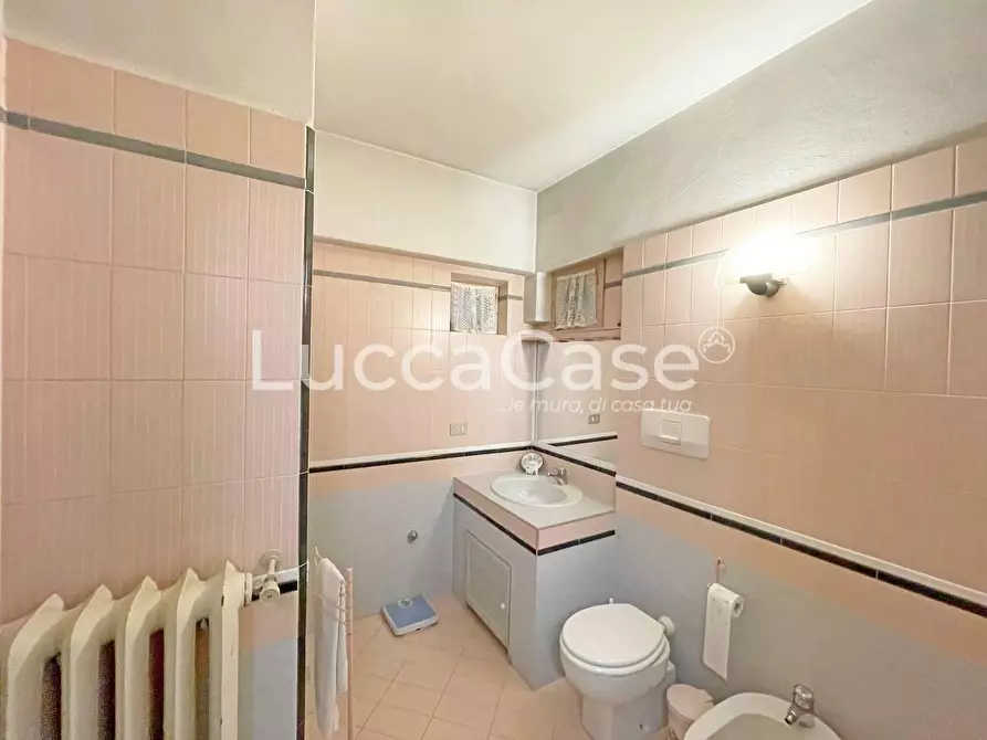 Immagine 26 di Appartamento in vendita  a Lucca