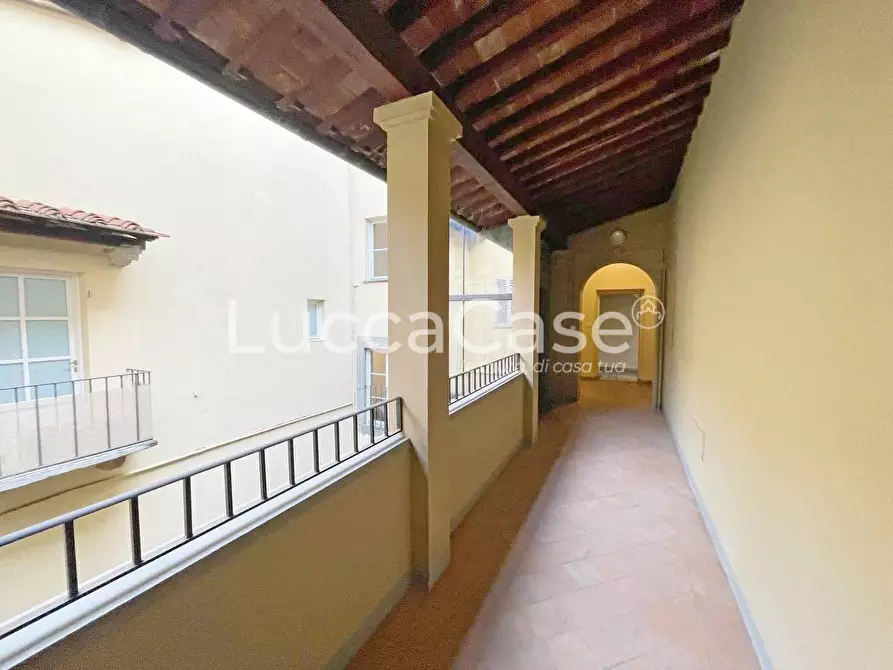 Immagine 18 di Appartamento in vendita  a Lucca