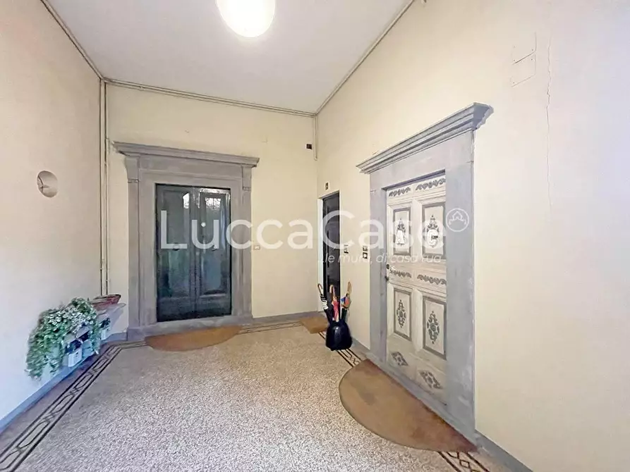 Immagine 19 di Appartamento in vendita  a Lucca