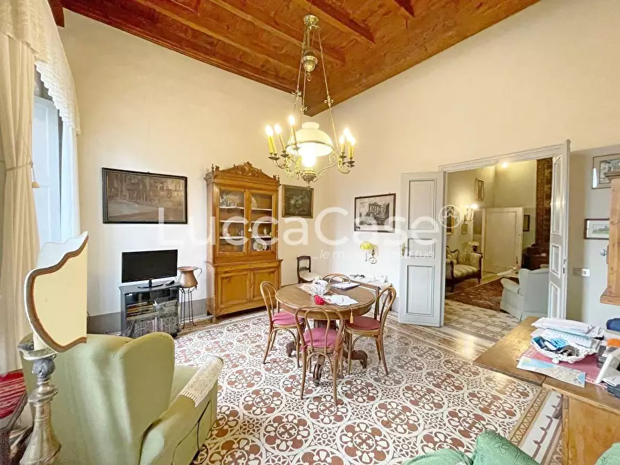 Immagine 4 di Appartamento in vendita  a Lucca