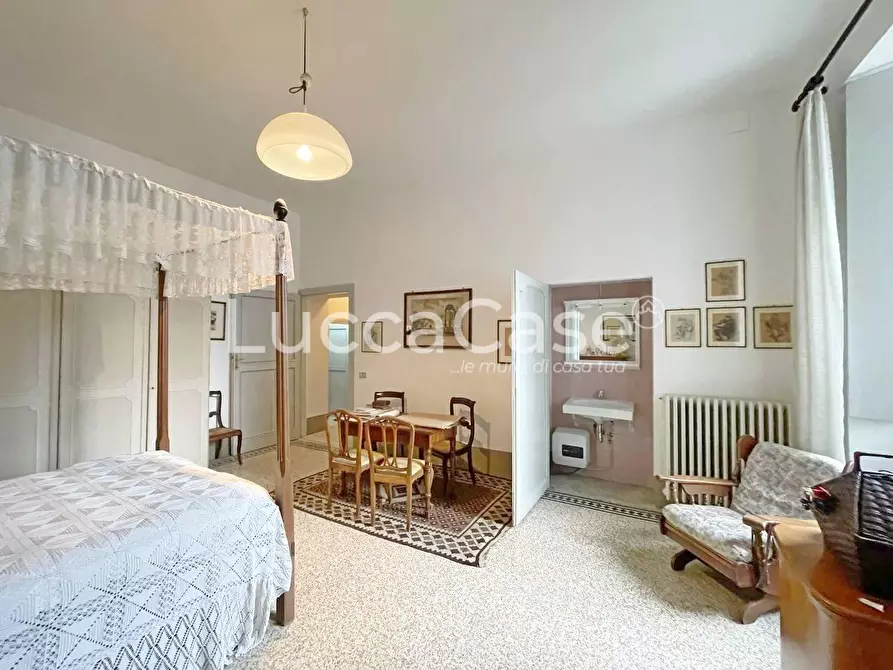 Immagine 20 di Appartamento in vendita  a Lucca