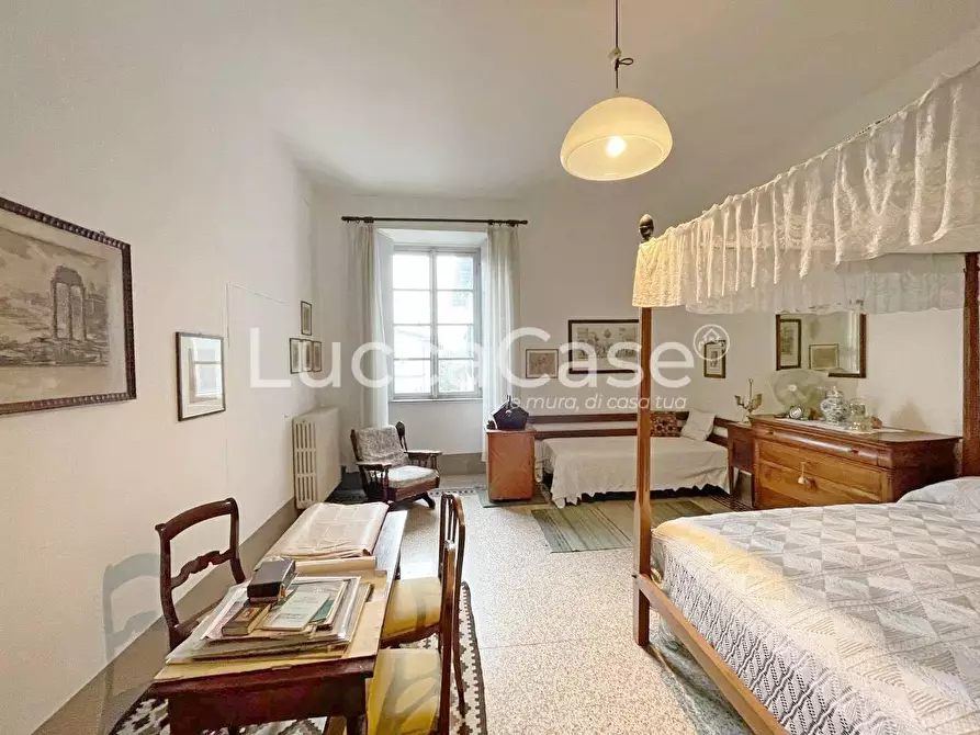 Immagine 21 di Appartamento in vendita  a Lucca