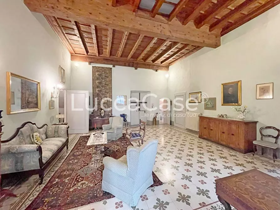 Immagine 3 di Appartamento in vendita  a Lucca