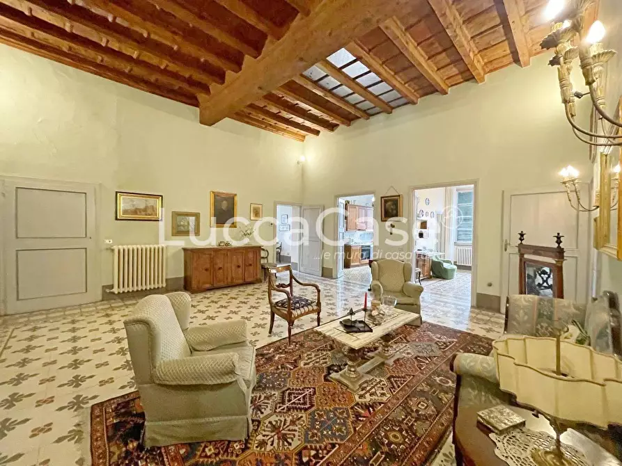 Immagine 2 di Appartamento in vendita  a Lucca