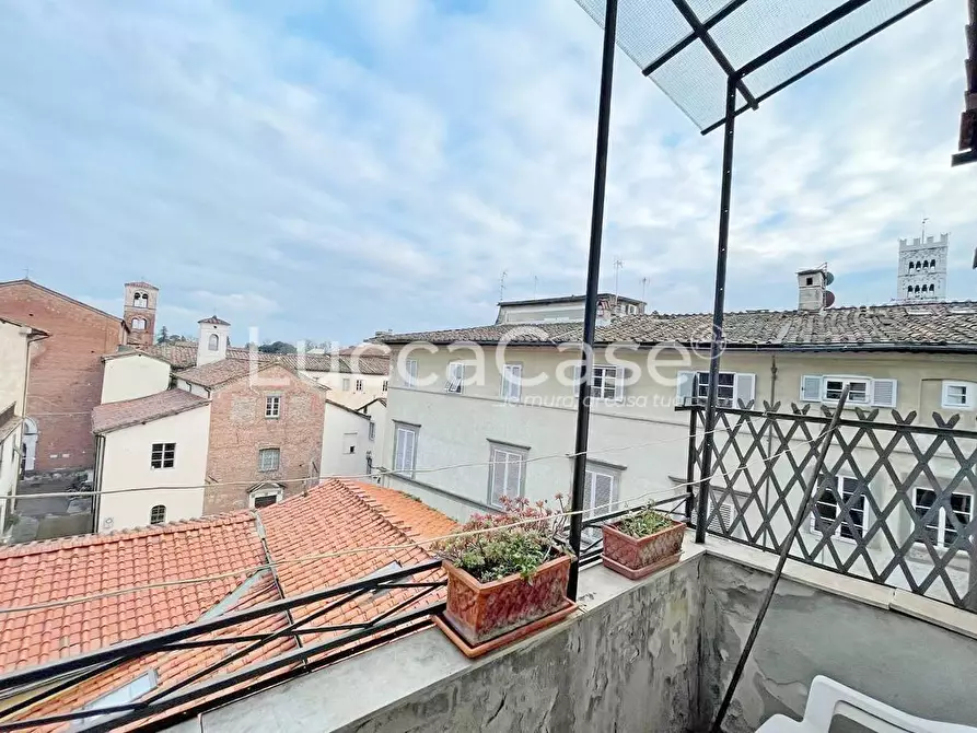 Immagine 8 di Appartamento in vendita  a Lucca