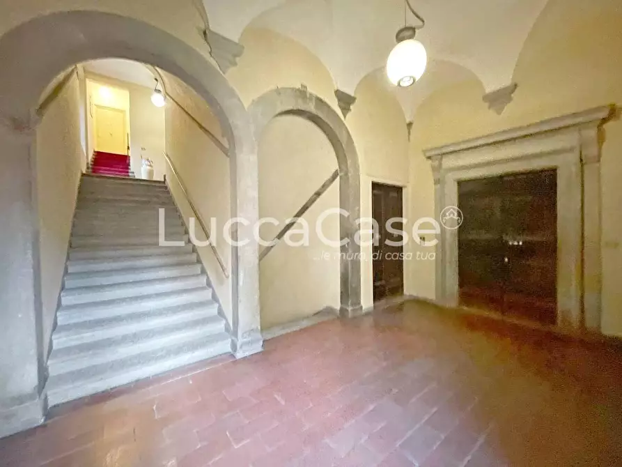 Immagine 17 di Appartamento in vendita  a Lucca