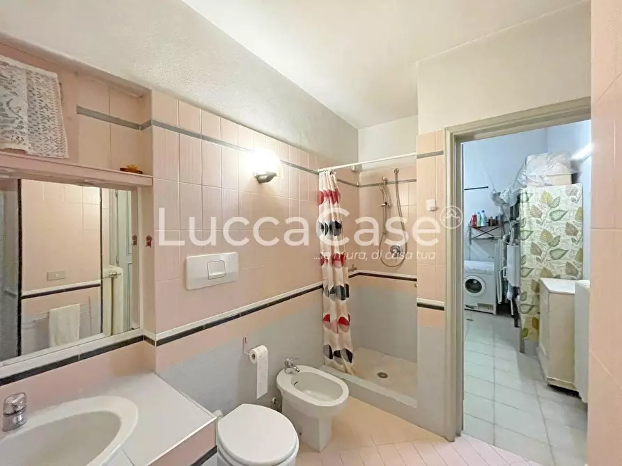 Immagine 25 di Appartamento in vendita  a Lucca