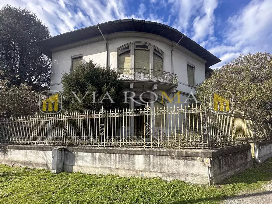 casa indipendente in vendita a Lucca in zona Centro Città