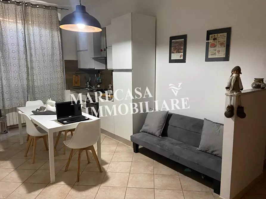 Immagine 2 di Appartamento in vendita  a Carrara