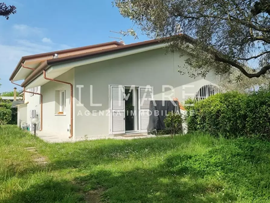 Immagine 2 di Casa bifamiliare in vendita  a Massa