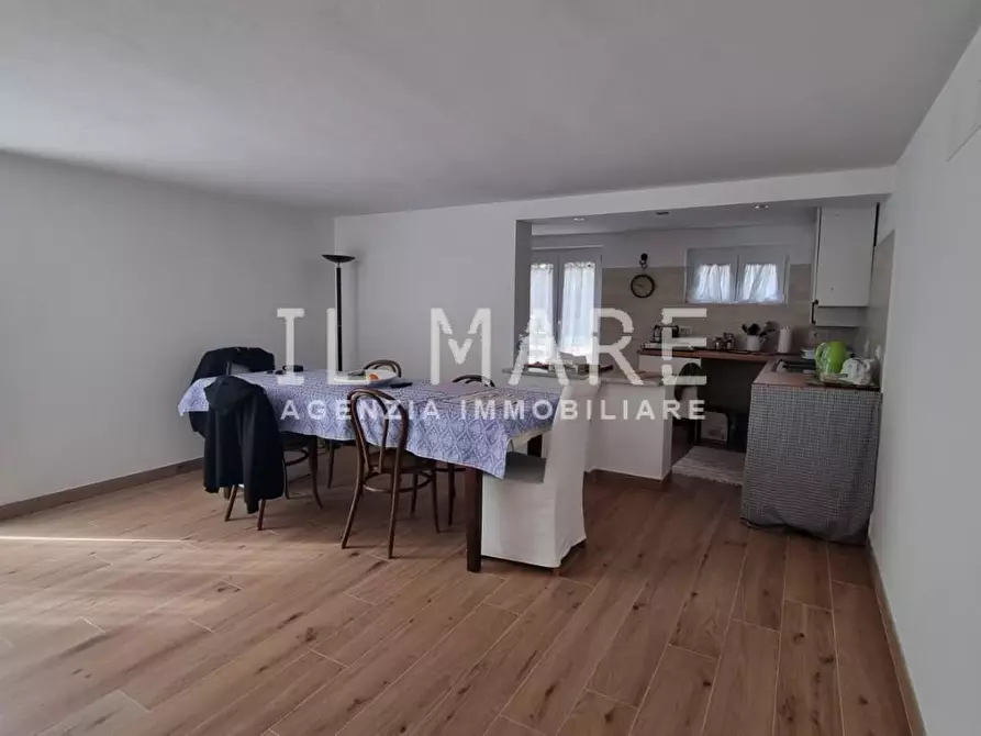 Immagine 5 di Casa bifamiliare in vendita  a Massa