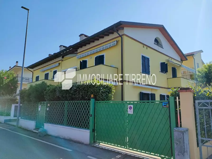 Immagine 13 di Mansarda in vendita  a Massa