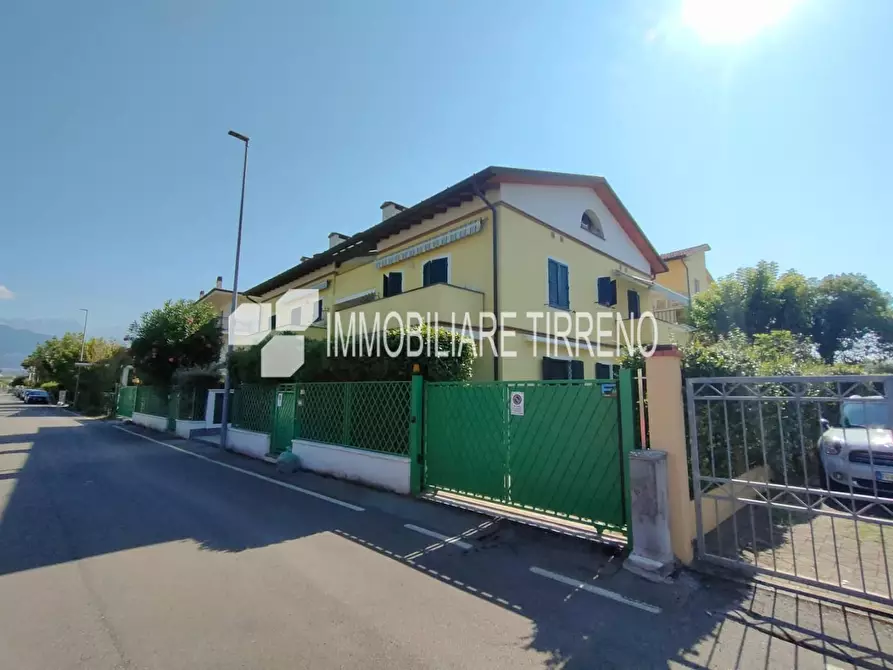 Immagine 1 di Mansarda in vendita  a Massa