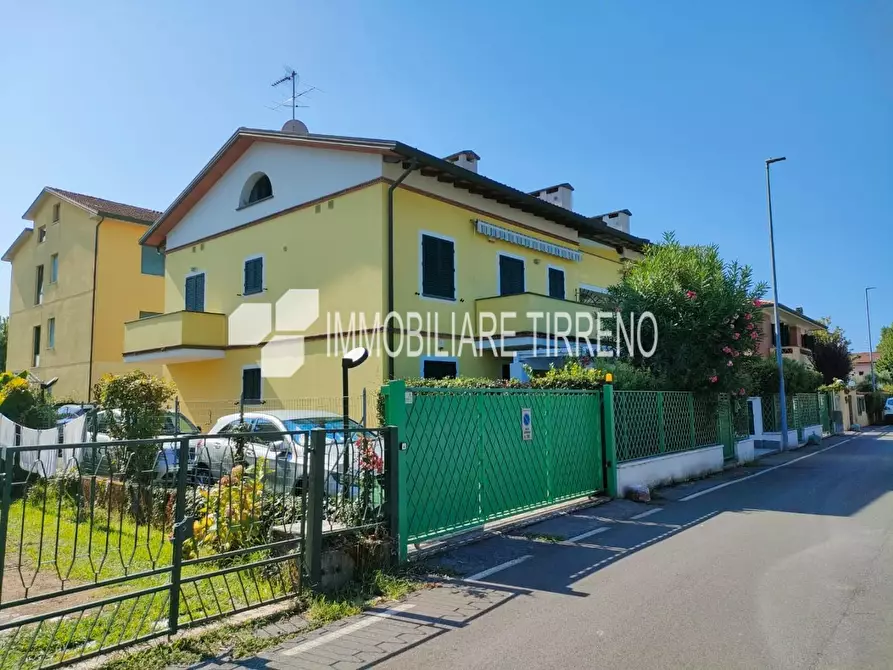 Immagine 2 di Mansarda in vendita  a Massa