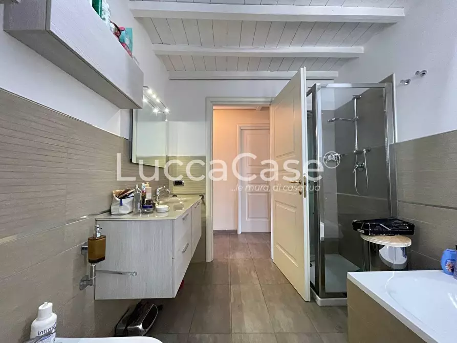 Immagine 12 di Appartamento in vendita  a Capannori