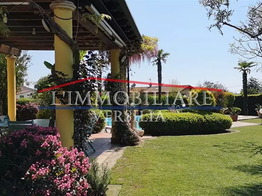 Immagine 4 di Villa in vendita  a Montignoso