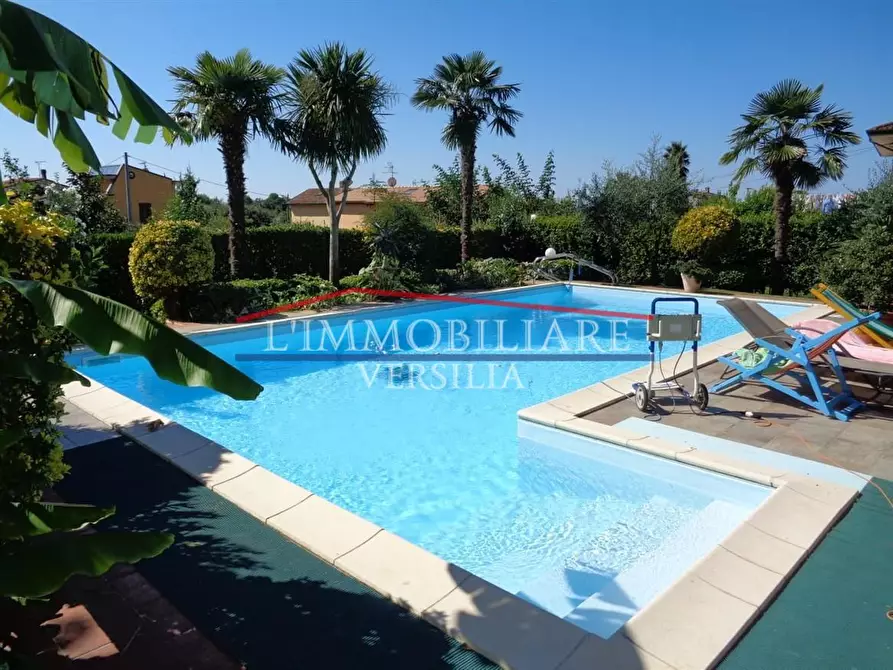 Immagine 33 di Villa in vendita  a Montignoso