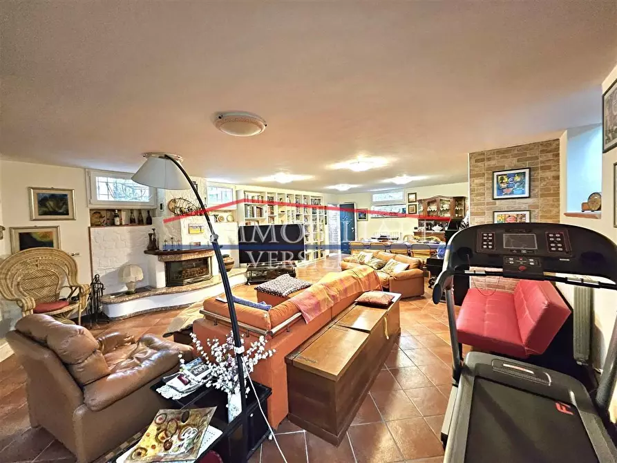 Immagine 23 di Villa in vendita  a Montignoso