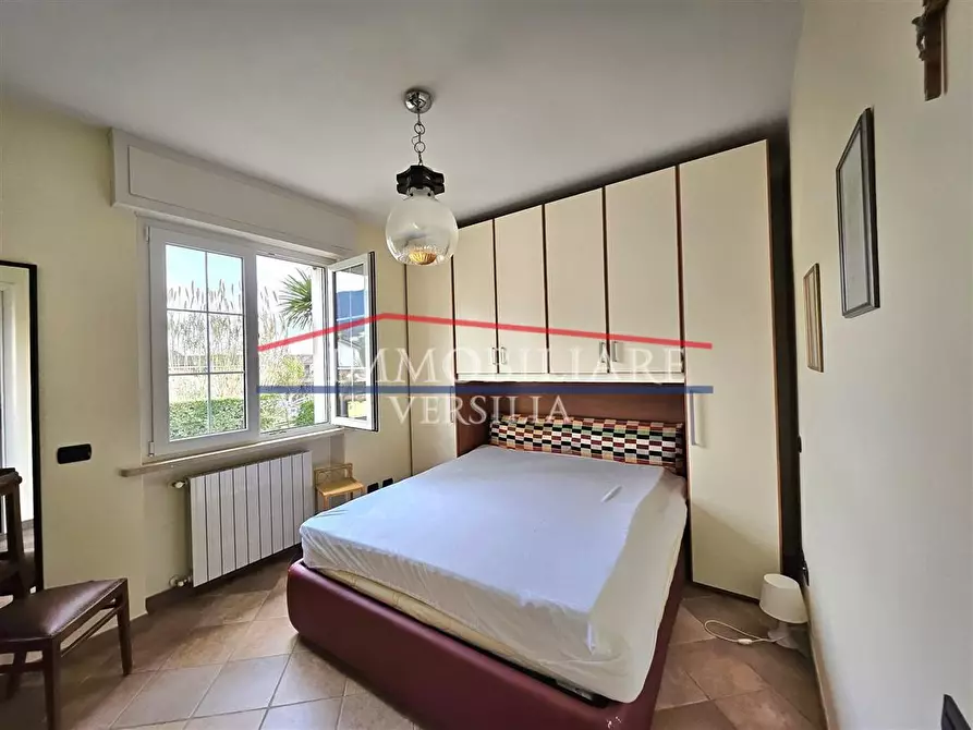 Immagine 21 di Villa in vendita  a Montignoso