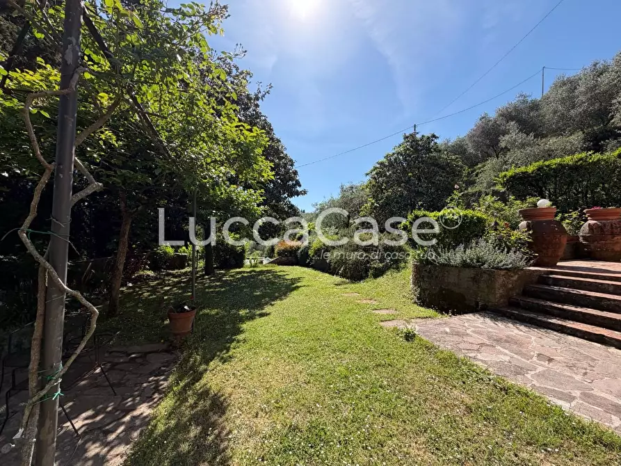 Immagine 38 di Villa in vendita  a Lucca