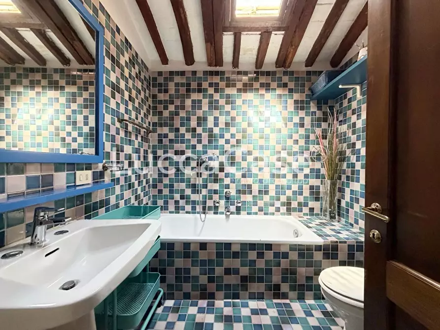 Immagine 33 di Villa in vendita  a Lucca