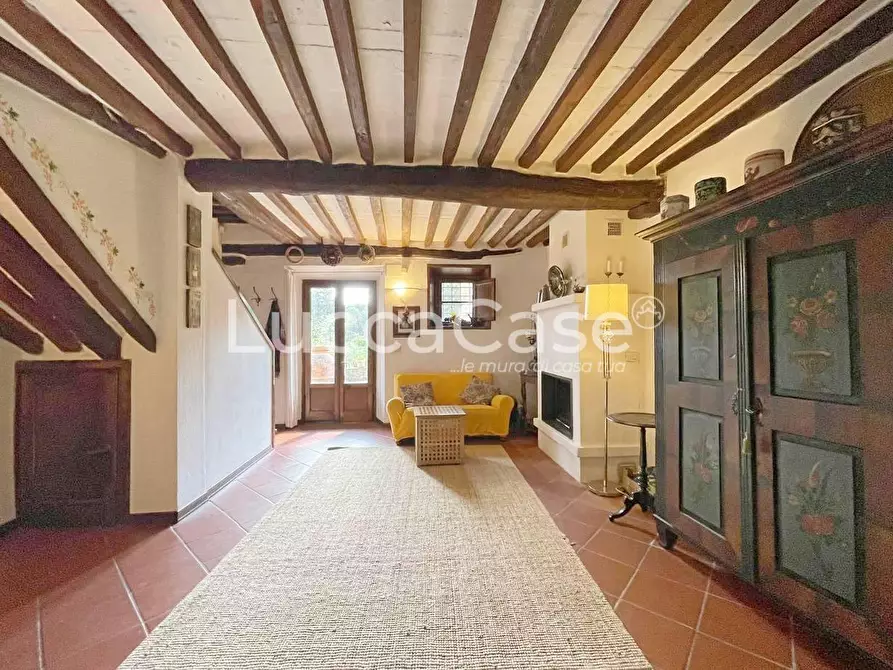 Immagine 2 di Rustico / casale in vendita  a Lucca