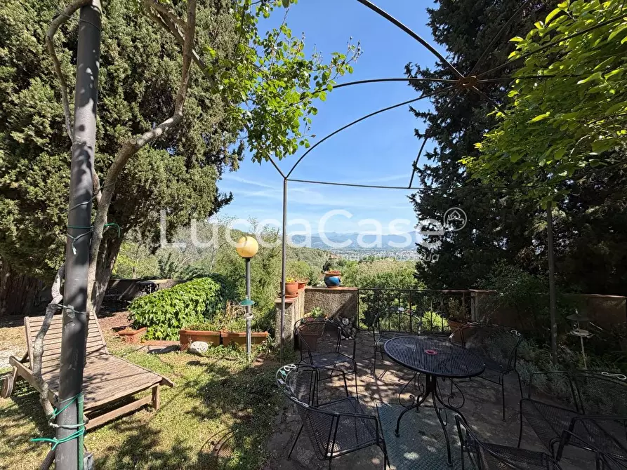 Immagine 13 di Villa in vendita  a Lucca