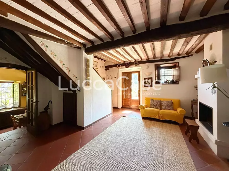 Immagine 6 di Villa in vendita  a Lucca