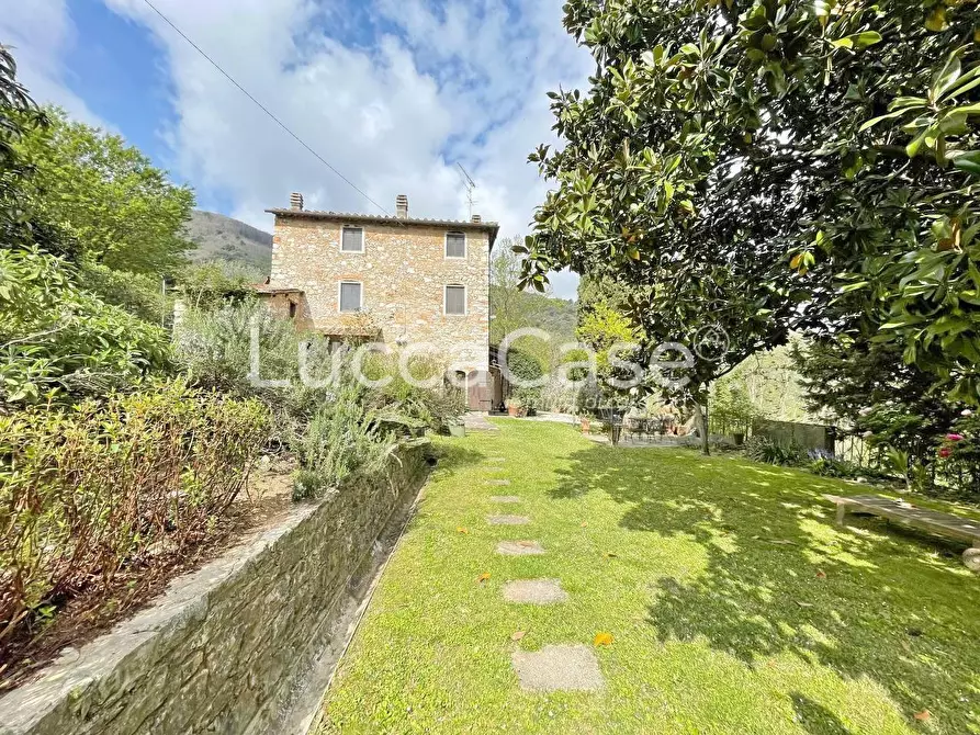 Immagine 11 di Rustico / casale in vendita  a Lucca