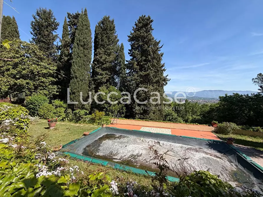 Immagine 43 di Villa in vendita  a Lucca