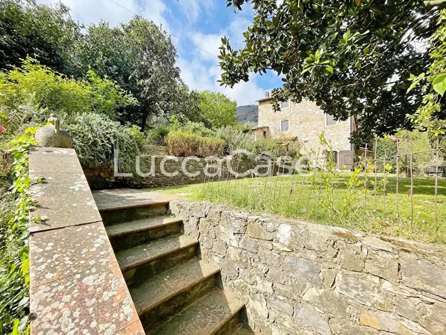Immagine 12 di Rustico / casale in vendita  a Lucca