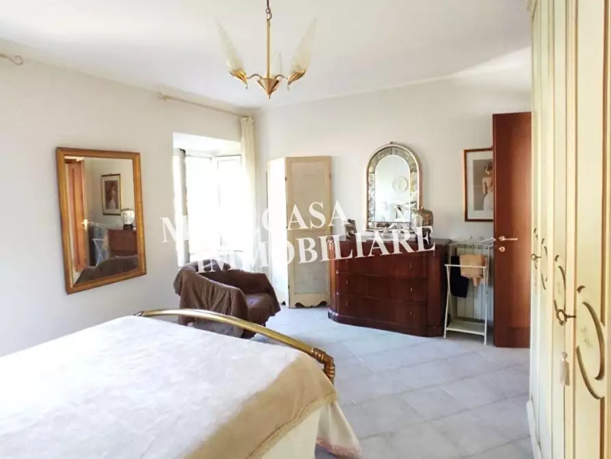 Immagine 11 di Appartamento in vendita  a Massa