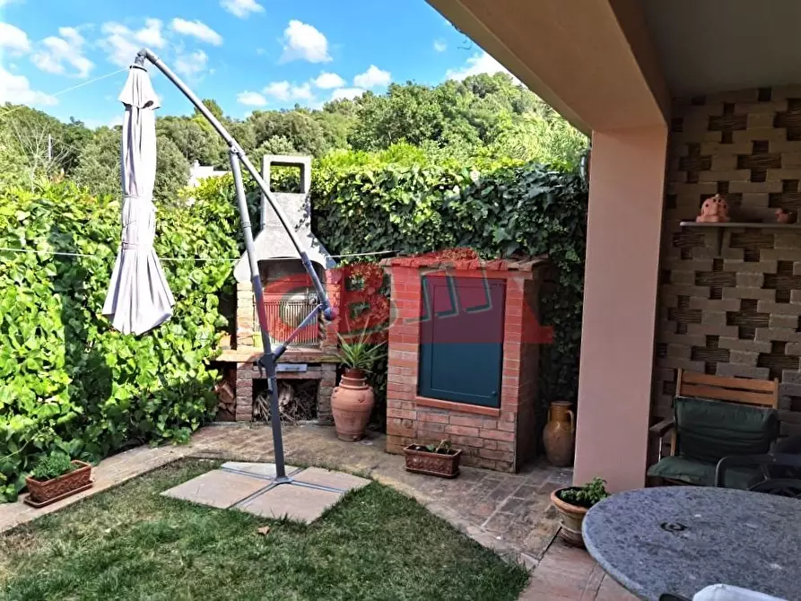 Immagine 4 di Villa in vendita  a Livorno
