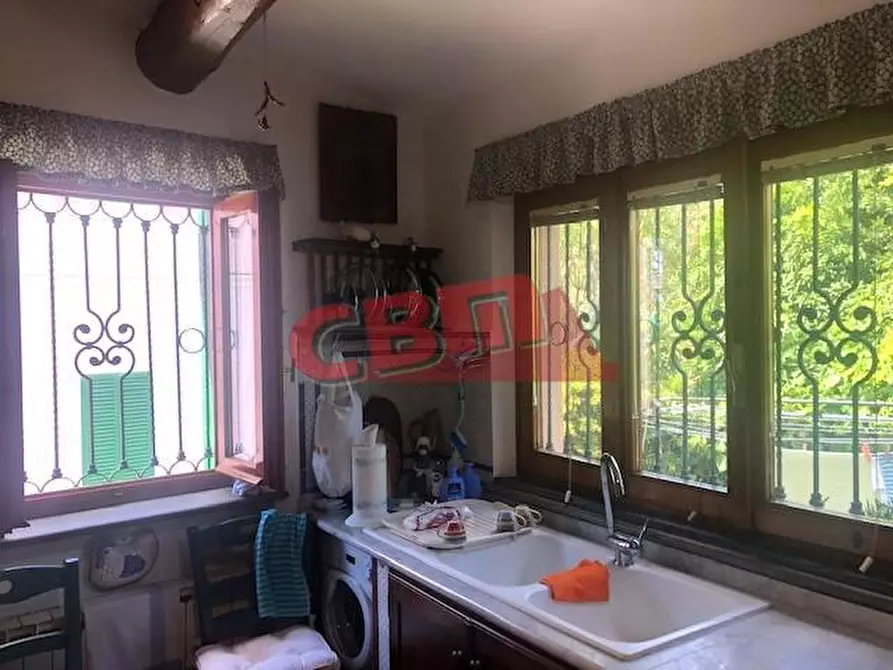 Immagine 21 di Villa in vendita  a Livorno