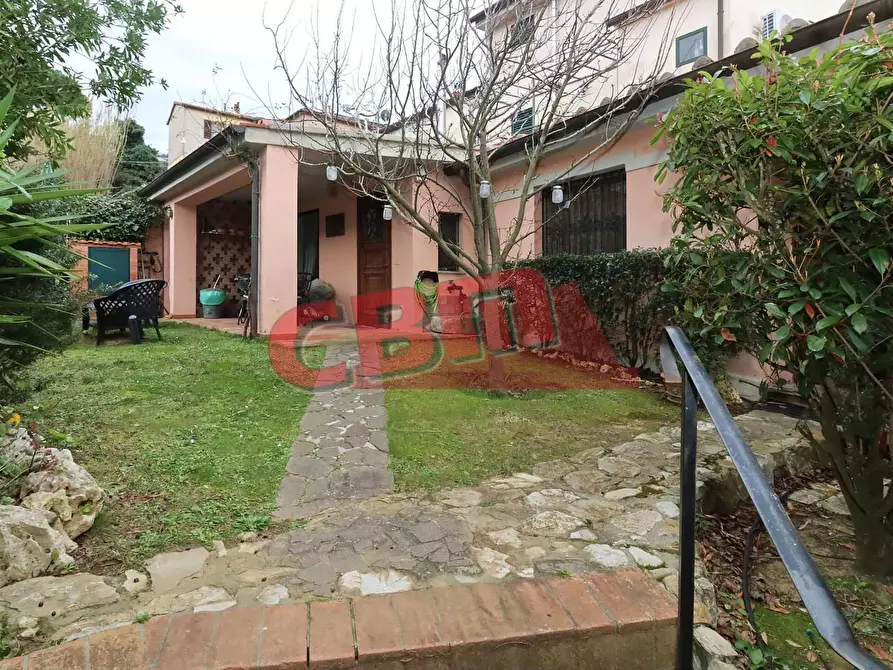 Immagine 2 di Casa semindipendente in vendita  a Livorno