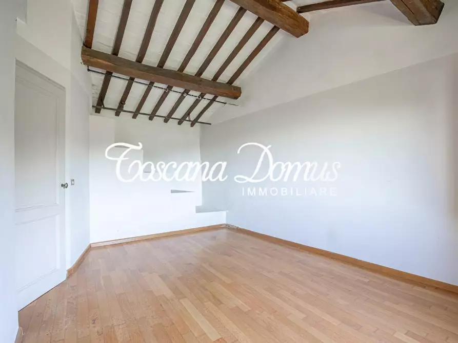 Immagine 25 di Casa colonica in vendita  a Cortona