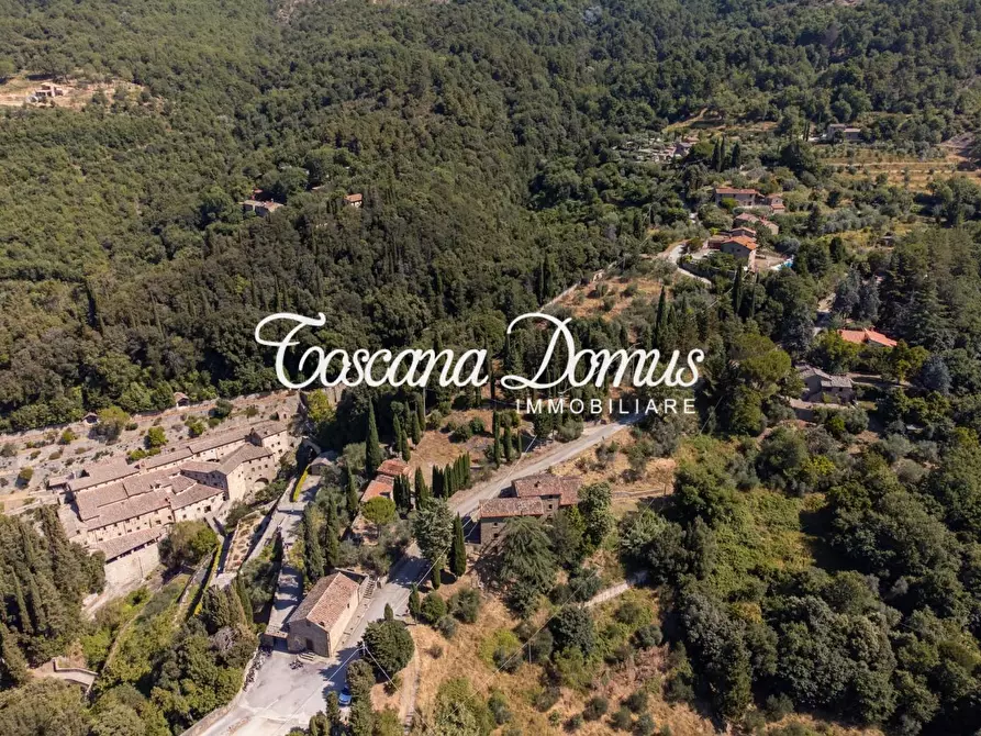 Immagine 8 di Casa colonica in vendita  a Cortona